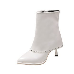 Stylische Lederstiefel mit Quaste