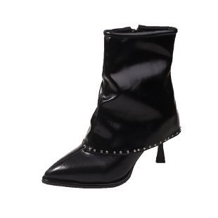 Stylische Lederstiefel mit Quaste